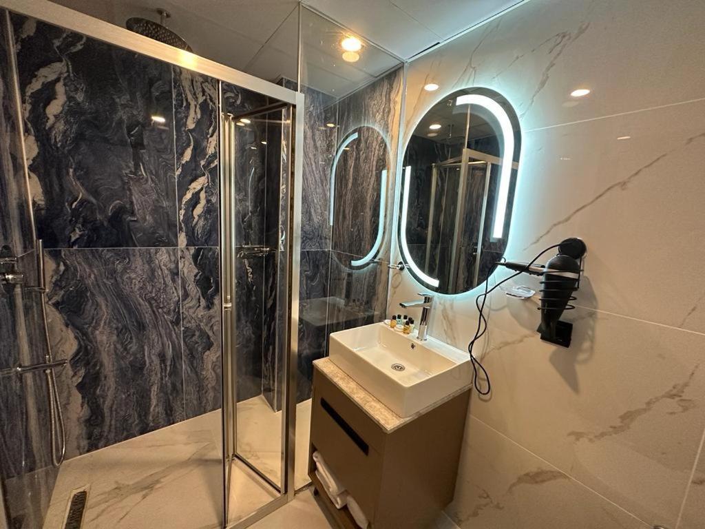 Istanblu Hotel Atasehir Истанбул Екстериор снимка